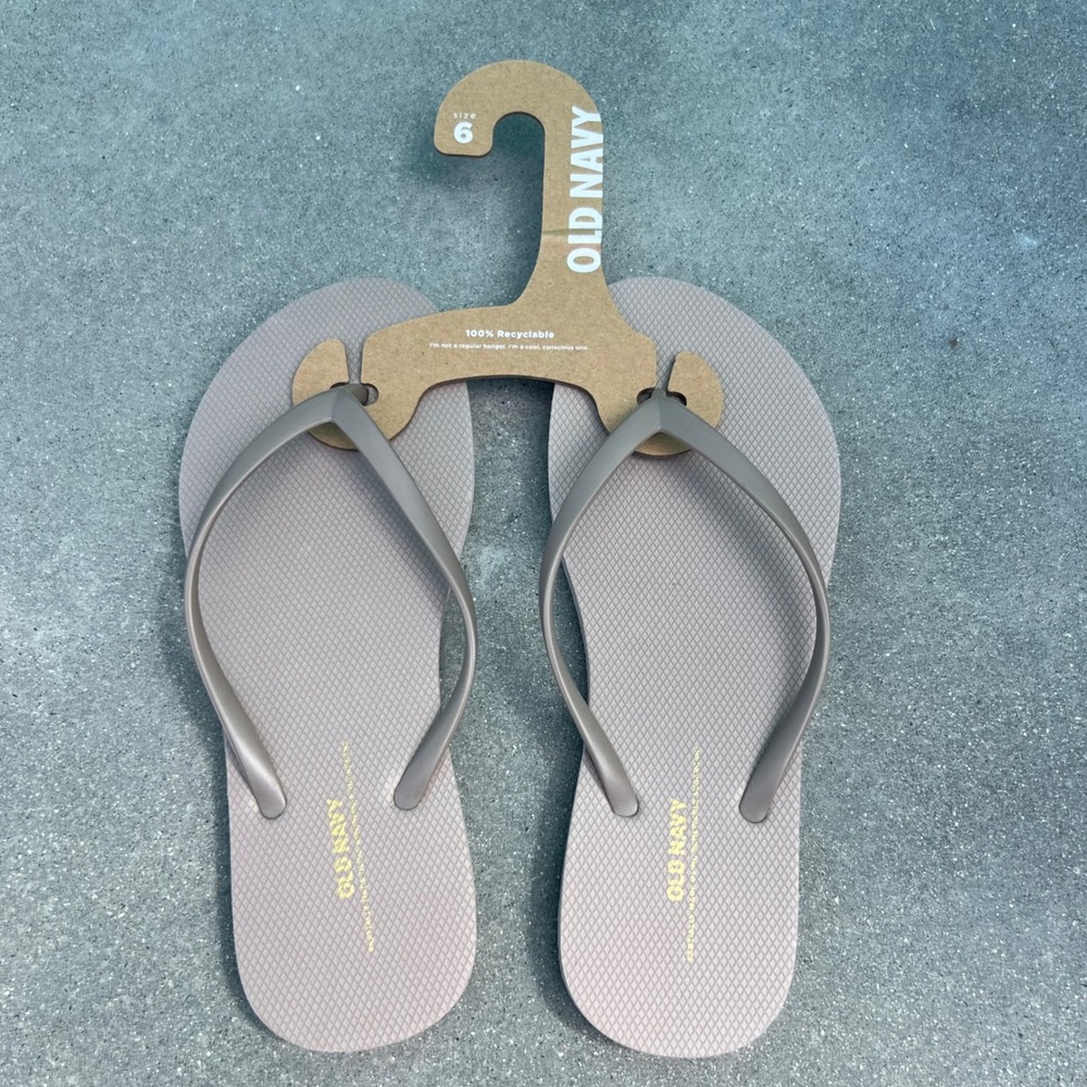 Old Navy Womens Classic Flip Flop Sandals Mauve Taupe Size 6 NEW